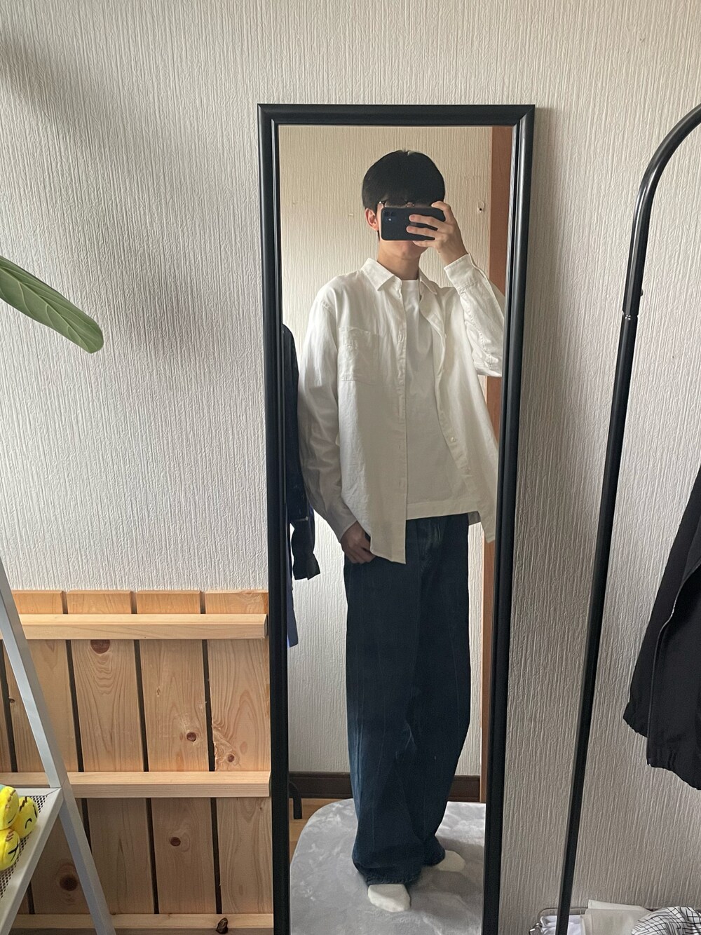 「秋服まるっと大公開、秋コーデ、秋のコーデ、お出かけコーデ、秋服準備はじめました、休日コーデ、メンズファッション、ゆるコーデ、大人カジュアル、秋冬コーデ、コーエン(coen)、LIDNM、WYM、ユニクロ、レイヤードスタイル」｜「LIDNMのVINTAGE SLUB STRAIGHT DENIM（デニムパンツ、ブルー系）」を使った、☺︎kazuya☺︎さん（メンズ・175cm）の秋コーディネートの1枚目の写真