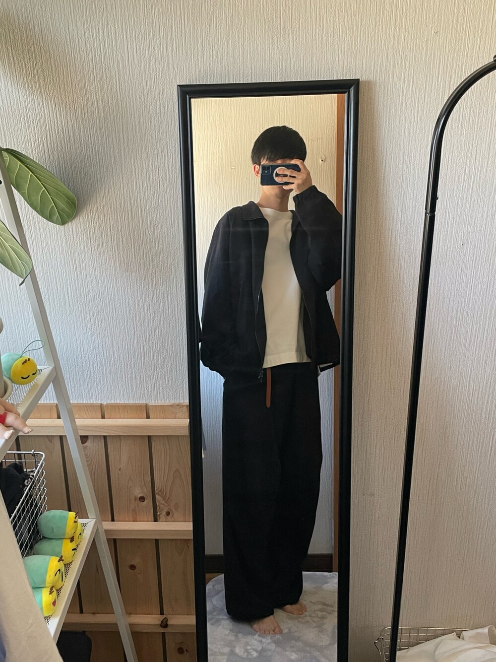 「秋服まるっと大公開、休日コーデ、秋服、オトナカジュアル、メンズコーデ、おしゃれさんと繋がりたい、カジュアル、プチプラコーデ、初秋コーデ、秋服準備はじめました、おでかけコーデ、メンズファッション、カジュアルコーデ、LIDNM、WYM」｜「LIDNMのSILK RAYON FIELD PANTS（その他パンツ、ブラック系）」を使った、☺︎kazuya☺︎さん（メンズ・175cm）の秋コーディネートの1枚目の写真