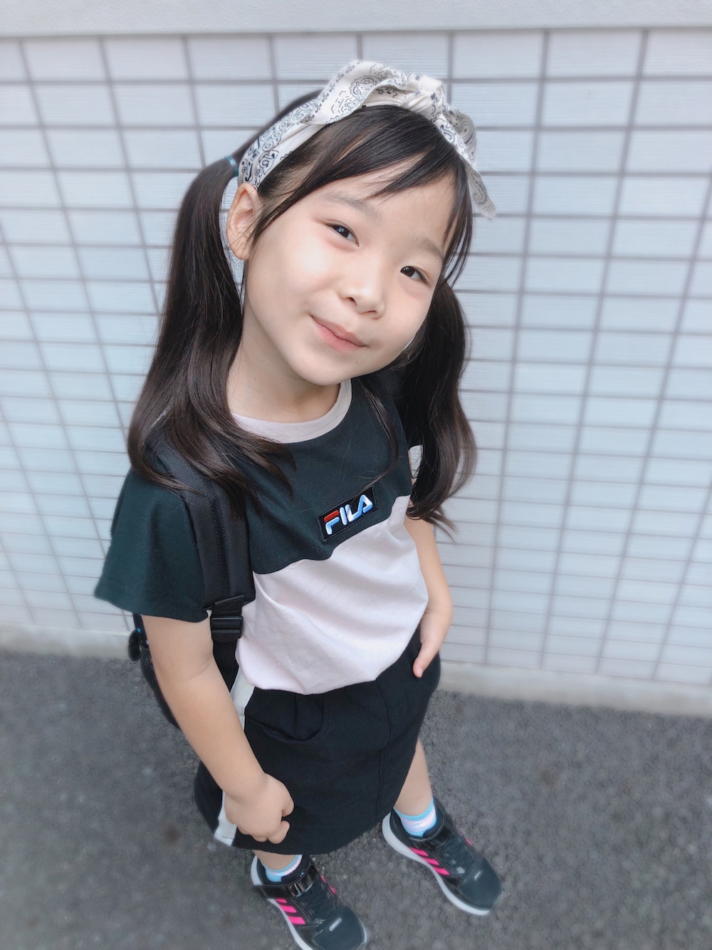 「夏コーデ、カジュアルコーデ、スカート、キッズファッション、スポーツミックス、ダンスコーデ」｜「CANAL JEANのvia j(ヴィアジェイ) バンダナスカーフ（バンダナ/スカーフ、ベージュ系）」を使った、こったんさん（キッズ・120cm）の夏コーディネートの1枚目の写真