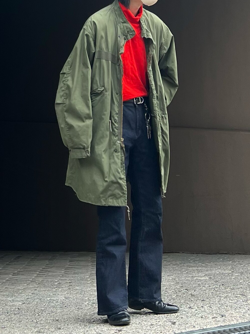 「春服デビュー宣言、春服、春服コーデ、春コーデ、差し色、ミリタリー、ミリタリーコーデ、デニムパンツ、フレアパンツ、綺麗めカジュアル、シンプル、春アウター」｜「m51のアイテム（ミリタリージャケット、グリーン系）」を使った、だいさん（メンズ・177cm）の春コーディネートの1枚目の写真