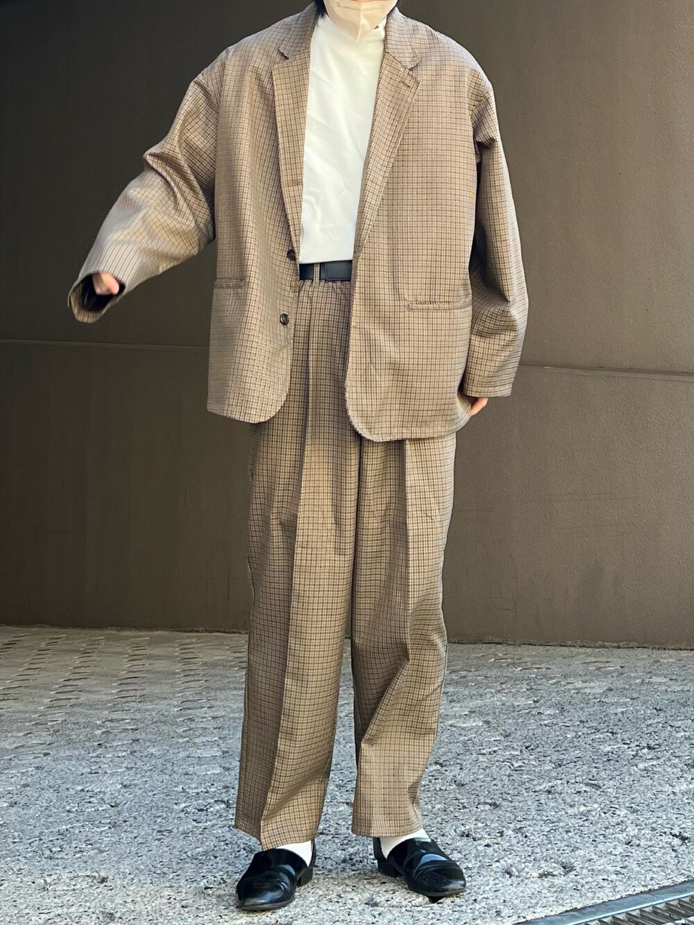 「春服デビュー宣言、春服、春服コーデ、春コーデ、セットアップ、セットアップスタイル、ジャケット、ジャケットスタイル、ジャケットコーデ、綺麗めコーデ、シンプルコーデ」｜「FREAK'S STOREのテックツイル ジャケットセットアップ / オーバーサイズ / ジャケット＆パンツ（テーラードジャケット、その他）」を使った、だいさん（メンズ・177cm）の春コーディネートの1枚目の写真