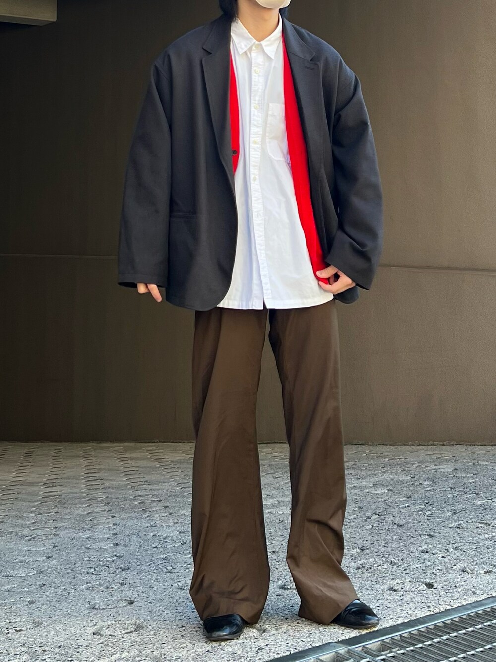 「春服デビュー宣言、カーディガン、ジャケット、ジャケットスタイル、カラーパンツ、フレアパンツ、差し色、春服、春コーデ、春服コーデ」｜「FREAK'S STOREのテックツイル ジャケットセットアップ / オーバーサイズ / ジャケット＆パンツ（テーラードジャケット、ブラック系）」を使った、だいさん（メンズ・177cm）の春コーディネートの1枚目の写真