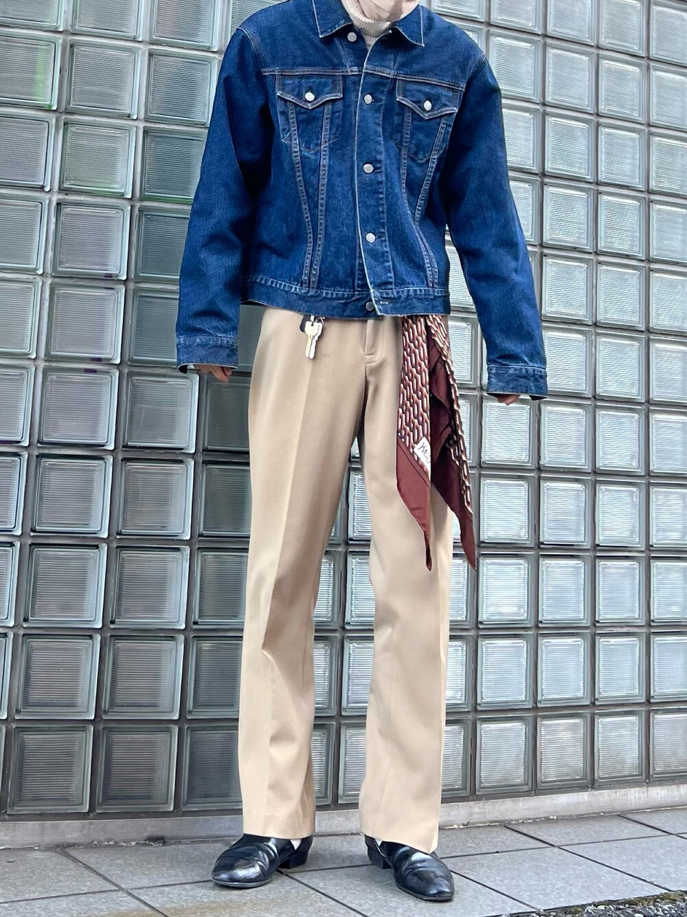 「私の推しブランド、ユニクロ、HARUTA、春コーデ、春服、デニムジャケット、スカーフ、カラーパンツ、フレアパンツ、綺麗めカジュアル」｜「UNIQLOのアイテム（デニムジャケット、ブルー系）」を使った、だいさん（メンズ・177cm）の冬コーディネートの1枚目の写真
