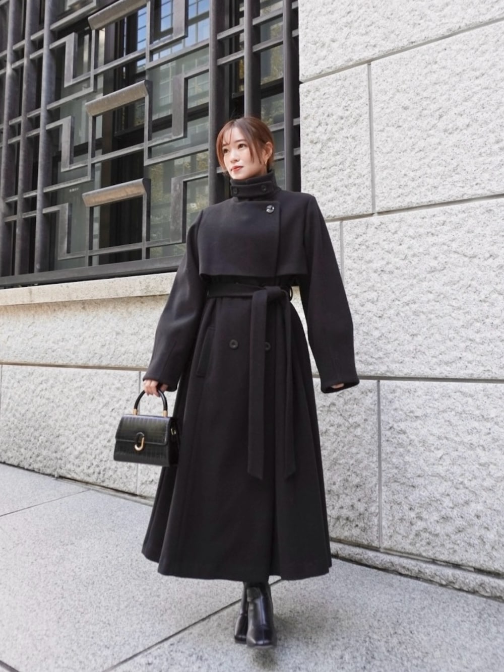 「ブラックコーデ、ブラック、ロングコート、ワントーンコーデ、モノトーンコーデ、クリスマスに着たい服、オフィスコーデ、オフィススタイル、韓国ファッション、女子会、モノトーン」｜「dazzlinの2WAYカラーレディコート【スタンドカラー可】（その他アウター、ブラック系）」を使った、mikiさん（レディース・153cm）の冬コーディネートの1枚目の写真