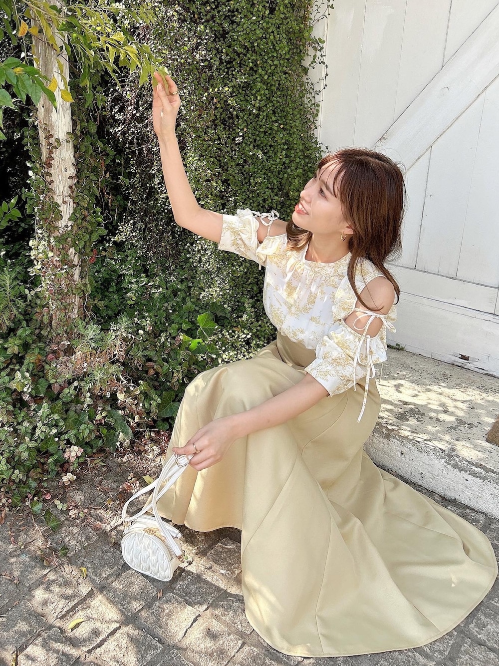 「ワンピース、イエロー、イエローコーデ、花柄、花柄ワンピース」｜「dazzlinのフリルコルセットフレアワンピース（ワンピース、イエロー系）」を使った、mikiさん（レディース・153cm）の春コーディネートの1枚目の写真
