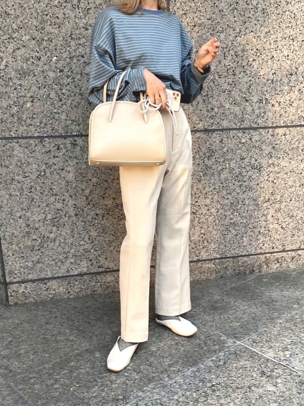 「ベージュ、fashion、ボーダートップス、シンプルコーデ、ベージュコーデ、おしゃれ、淡色コーデ、オトナカジュアル、韓国ファッション、おしゃれさんと繋がりたい、いいね、save、フォローお願いします🤑、秋トレンド2021」｜「ORiental TRafficのORiental TRaffic バブーシュ ＊（パンプス、ホワイト系）」を使った、beeさん（レディース・158cm）の秋コーディネートの1枚目の写真