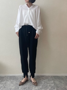 「BONLECILL（ボンルシール）の【UVカット率97%】ライトシアーオーバーボリュームスリーブ 涼しげ バンドカラーシャツ【纏うUVケア - ソルヴェール】（シャツ/ブラウス、ホワイト系）」を使った、ちいさん（レディース・170cm）の春コーディネート