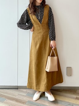 「マスタード」｜「アイテム（ジャンパースカート）」を使った、meaningさん（レディース・157cm）の秋コーディネート
