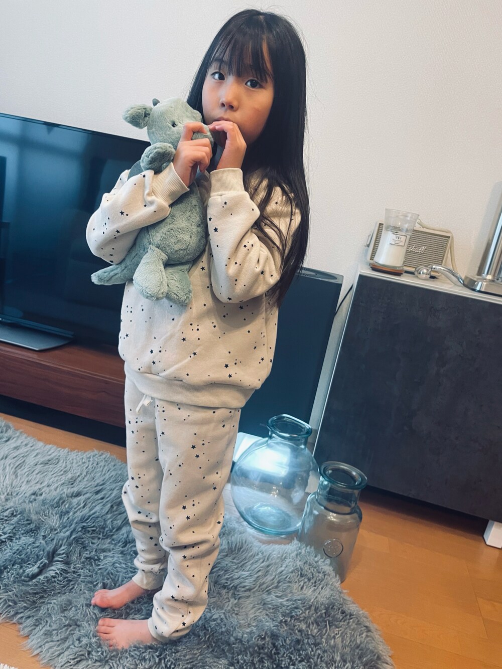 「パジャマ、小学生、H&M、プチプラ、プチプラコーデ」｜「H&Mのアイテム（ルームウェア、ベージュ系）」を使った、inoriさん（キッズ・120cm）の冬コーディネートの1枚目の写真