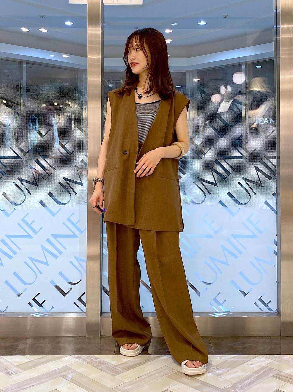 「大人女子カジュアル_LOWRYS FARM、女子ウケ、LOWRYS FARM、ベスト、セットアップ、低身長、着痩せ・細見え、カジュアル、休日コーデ、夏コーデ、女子会、ローリーズスタイル_LOWRYS FARM」｜「LOWRYS FARMのスタイルＵＰカップクロップド　111886（Tシャツ/カットソー、その他）」を使った、naaasuさん（レディース・149cm）の夏コーディネートの1枚目の写真