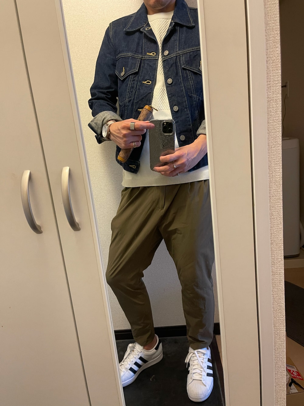 「春アウター、カジュアルコーデ」｜「EN ROUTEのパンツ（その他パンツ、グリーン系）」を使った、タカワルドさん（メンズ・173cm）の春コーディネートの1枚目の写真