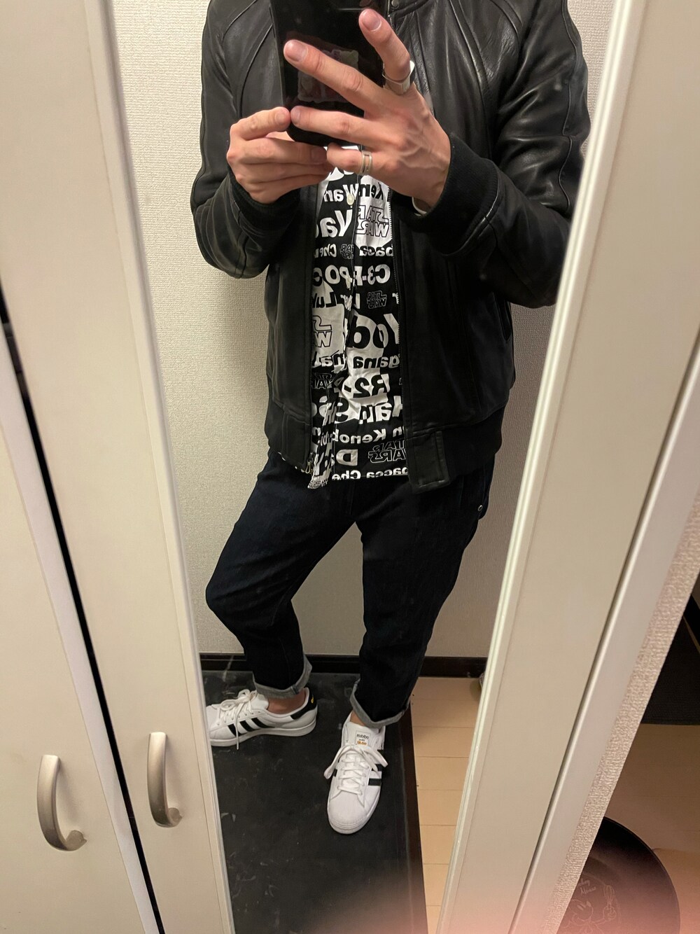 「ATTACHMENTのアイテム（ライダースジャケット、ブラック系）」を使った、タカワルドさん（メンズ・173cm）の冬コーディネートの1枚目の写真