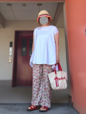 「花柄パンツ」｜ぴよりあさん（レディース・155cm）の秋コーディネート