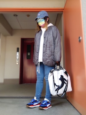 「RNA（アールエヌエー）のE4593 ローズ刺繍キャンバスCAP（キャップ）」を使った、ぴよりあさん（レディース・155cm）の春コーディネート