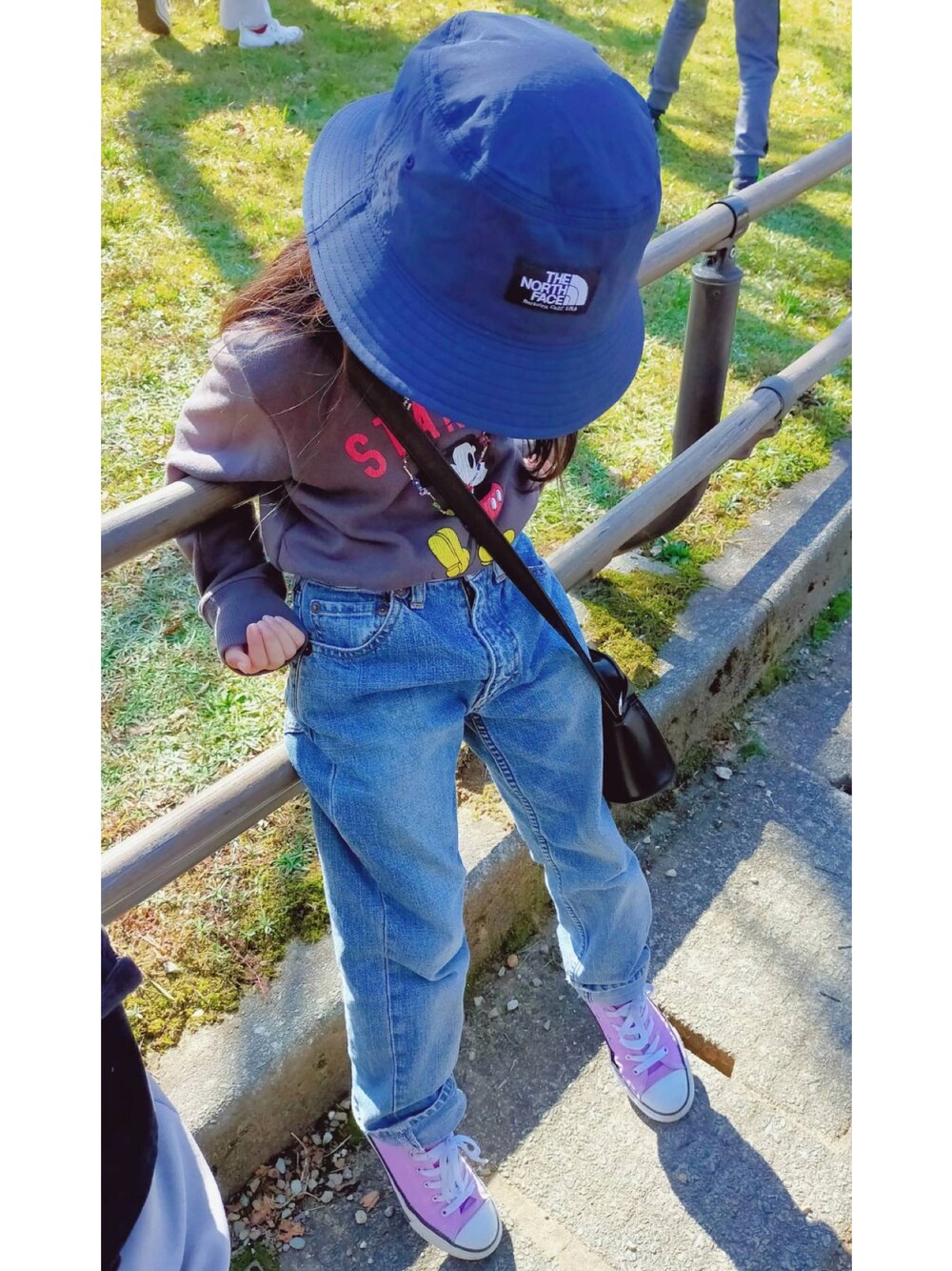 「コンバース、リーバイス、ノースフェイス、バケットハット」｜「THE NORTH FACEのTHE NORTH FACE/Kids Camp Side Hat（ハット、ブルー系）」を使った、kuuuuuuuuutaさん（キッズ・90cm）の秋コーディネートの1枚目の写真