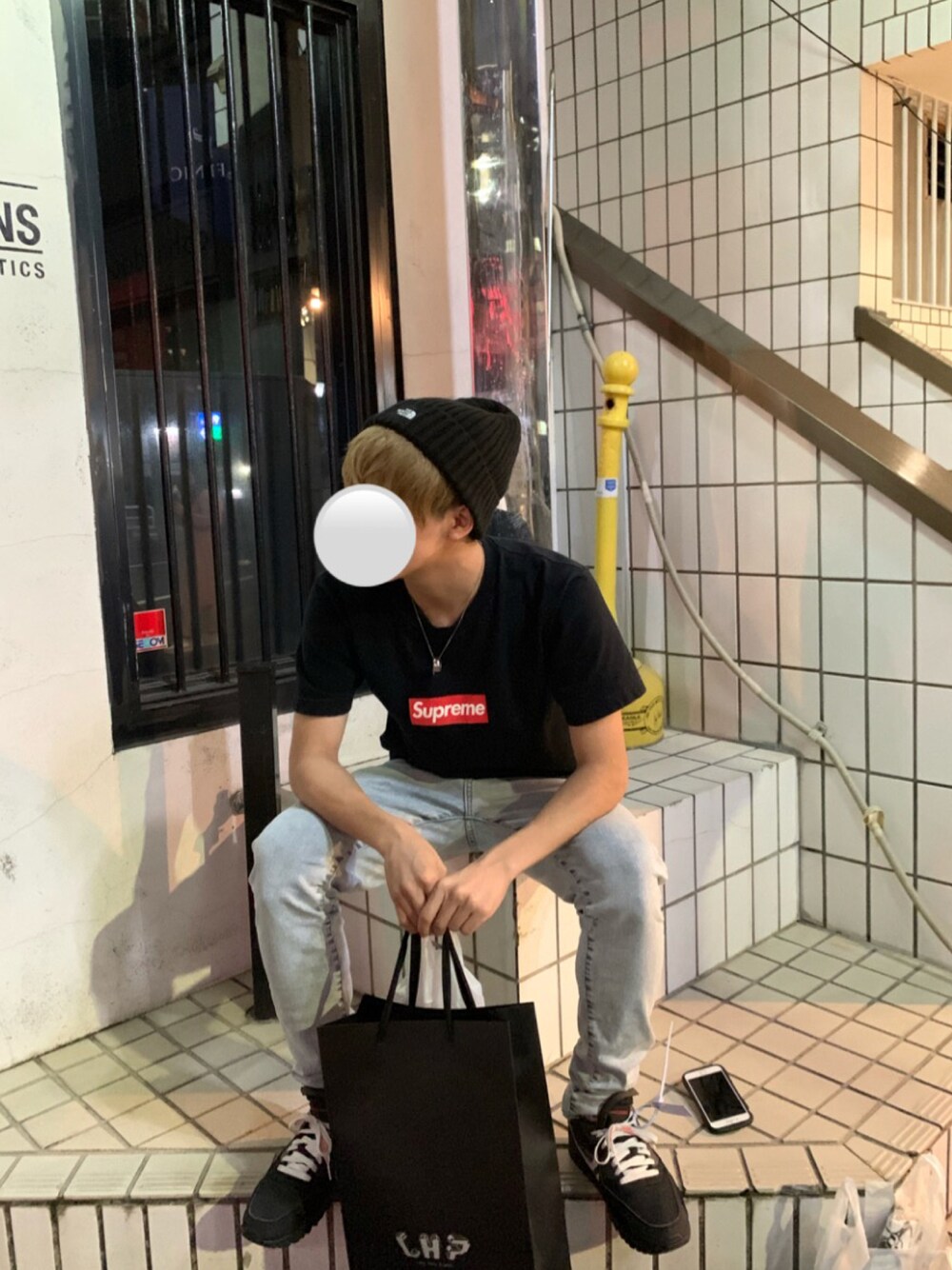 「メンズファッション、休日スタイル、スニーカーコーデ、ファッション好きと繋がりたい、ユニクロ、ootd、ニット帽、ストリートコーデ、NIKE AIR MAX、off white、古着、古着MIX」｜「THE NORTH FACEのザ・ノース・フェイス ニット帽 カフ TNF LOGO BOX THE NORTH FACE（ニットキャップ/ビーニー、ブラック系）」を使った、yoseさん（メンズ・170cm）の冬コーディネートの1枚目の写真