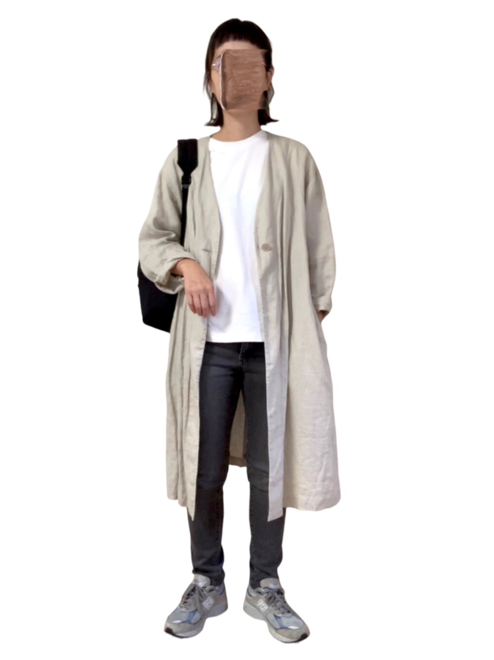 「シンプルコーデ、UNIQLO、無印良品、無地T、リネンコート、スキニーデニム、スニーカー、m2002r」｜「UNIQLOのウルトラストレッチスキニーフィットジーンズ（デニムパンツ、ブルー系）」を使った、misakiさん（レディース・162cm）の秋コーディネートの1枚目の写真