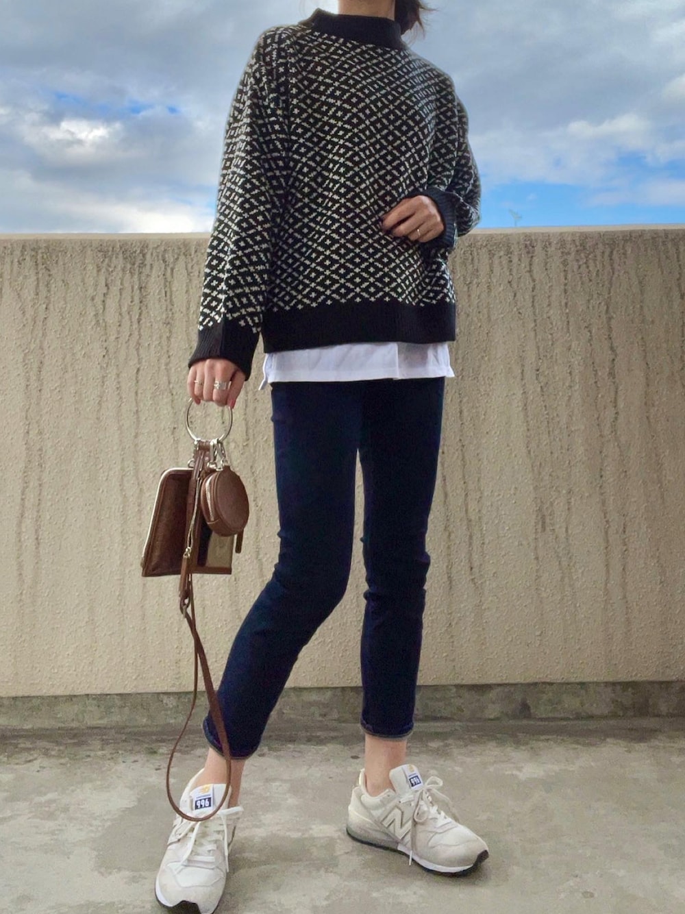 レディースファッション ニューバランスの黒】人気スニーカーを大人女子がいま、履くなら