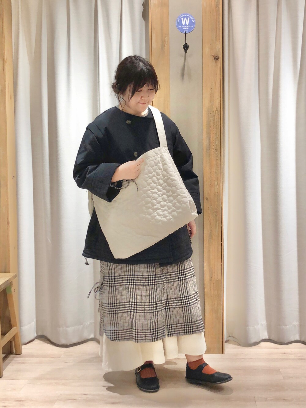 「サマンサ モスモス(Samansa Mos2)、Samansa Mos2、SM2、冬、冬コーデ、リネン、ワンピース、チェック、冬アウター、大人かわいい」｜「Samansa Mos2のアイテム（ジャケット/アウター、ブラック系）」を使った、たむら  はるかさん（レディース・164cm）の秋コーディネートの1枚目の写真