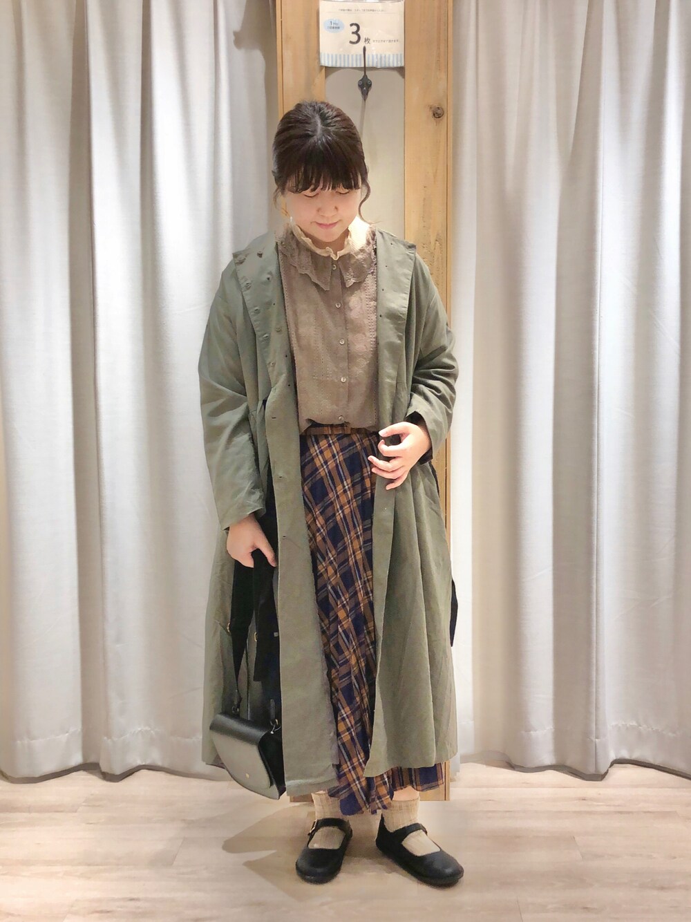「着回しコーデ、サマンサ モスモス(Samansa Mos2)、Samansa Mos2、SM2、秋コーデ、秋のコーデ、チェック、シアーシャツ、コート」｜「Samansa Mos2のシアー総刺繍ブラウス（シャツ/ブラウス、ブラウン系）」を使った、たむら  はるかさん（レディース・164cm）の秋コーディネートの1枚目の写真