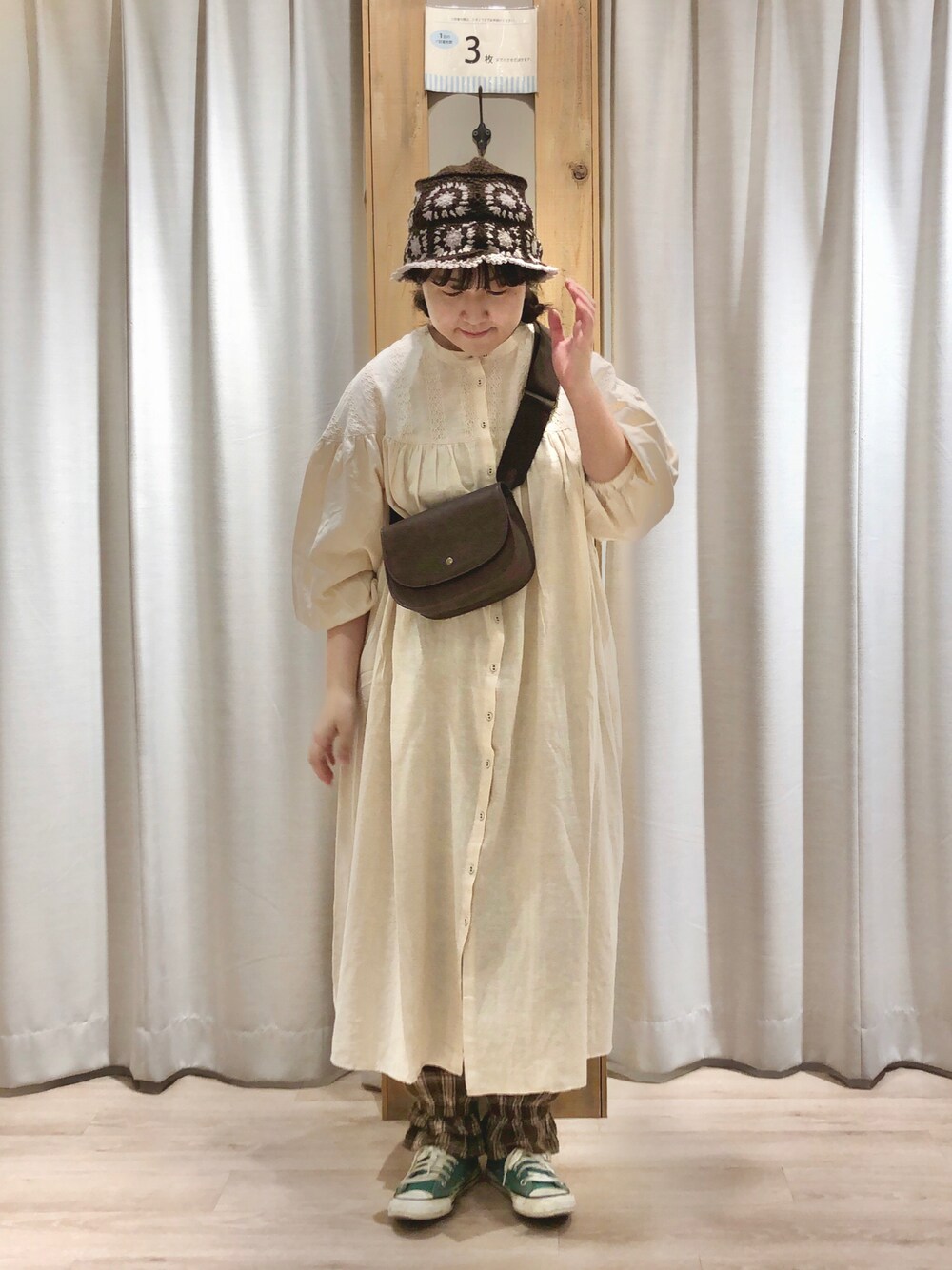 「サマンサ モスモス(Samansa Mos2)、Samansa Mos2、SM2、秋のコーデ、カジュアルコーデ、楽チンコーデ、ワンピース、高身長コーデ、クロシェ」｜「Samansa Mos2の配色クロシェハット（ハット、ブラウン系）」を使った、たむら  はるかさん（レディース・164cm）の秋コーディネートの1枚目の写真