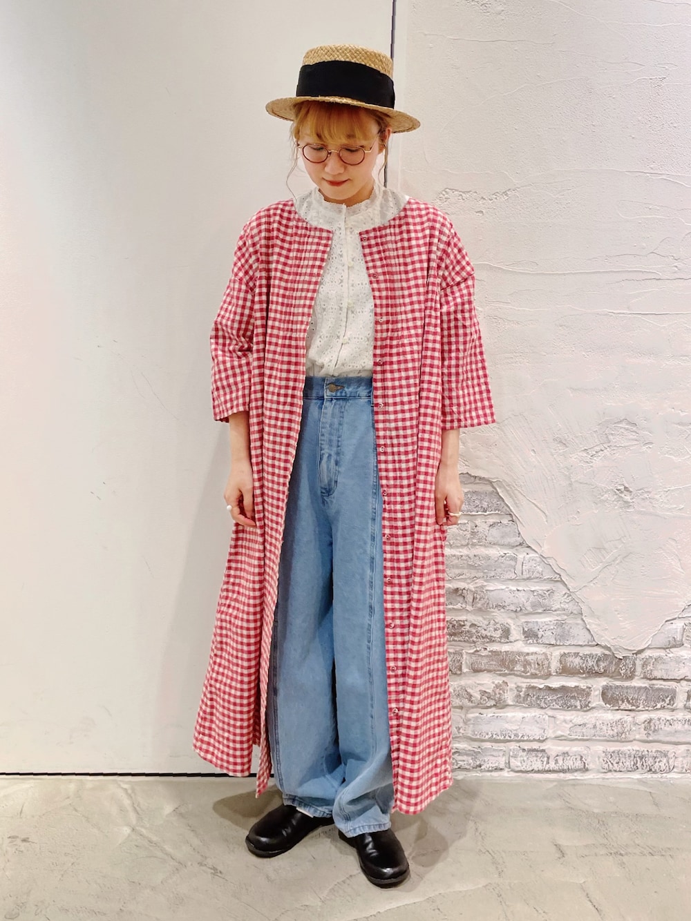 「SM2、サマンサ モスモス(Samansa Mos2)、大人ガーリー、春コーデ、ギンガムチェック、デニム、ピンク、カンカン帽」｜「Samansa Mos2の太リボンカンカン帽（ハット、ブラック系）」を使った、ささき｟名古屋/イオンモール大高｠さん（レディース・153cm）の春コーディネートの1枚目の写真