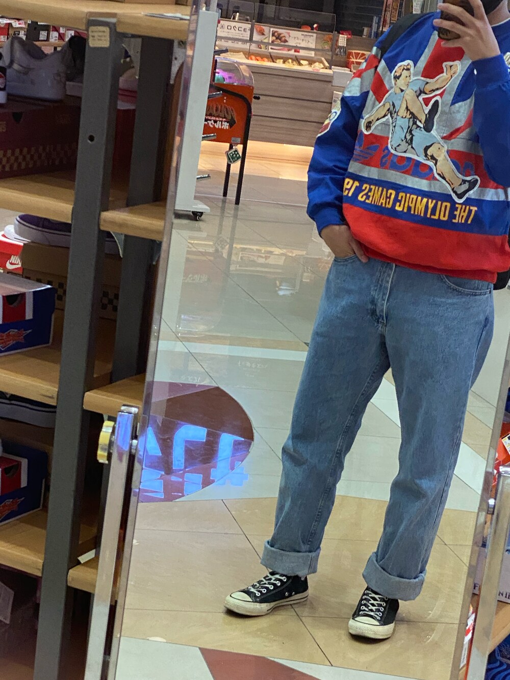 「おしゃれさんと繋がりたい、古着、古着MIX、adidas originals、Lee、converse、休日コーデ、フォロー、イイネ、お気に入り登録お願いします♡、デニムコーデ」｜「adidas Originalsのアイテム（スウェット、ブルー系）」を使った、ちぇるさん（メンズ・180cm）の春コーディネートの1枚目の写真