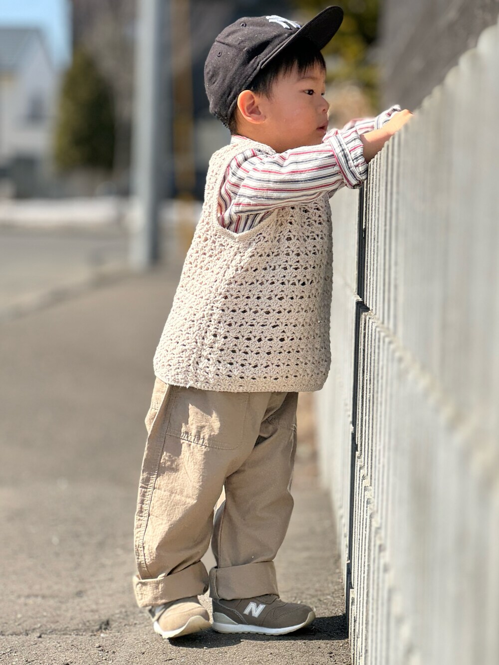 「春のNewスタイル、春ファッション、休日スタイル、アウトドアスタイル、キッズコーデ、おとこのこ、おでかけコーデ、2歳、男の子」｜「NEW BALANCEのNew Balance ニューバランス 12-165IZ996XA3(W) IZ996 IZ996XA3 BROWN(XA3)（スニーカー、ブラウン系）」を使った、みったんさん（キッズ・90cm）の春コーディネートの1枚目の写真