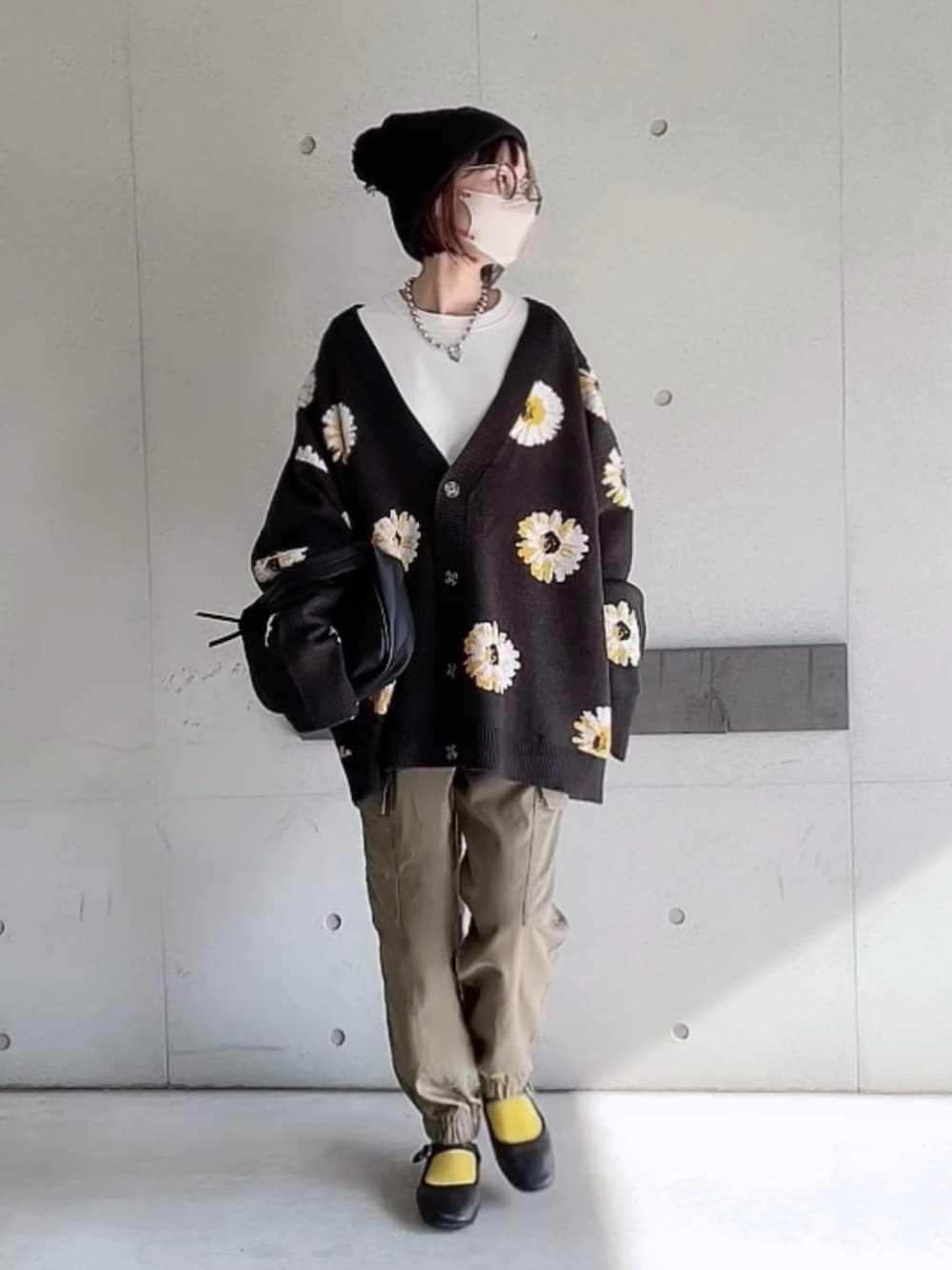 カーディガン/ボレロを使った「花柄ニット」の人気ファッション