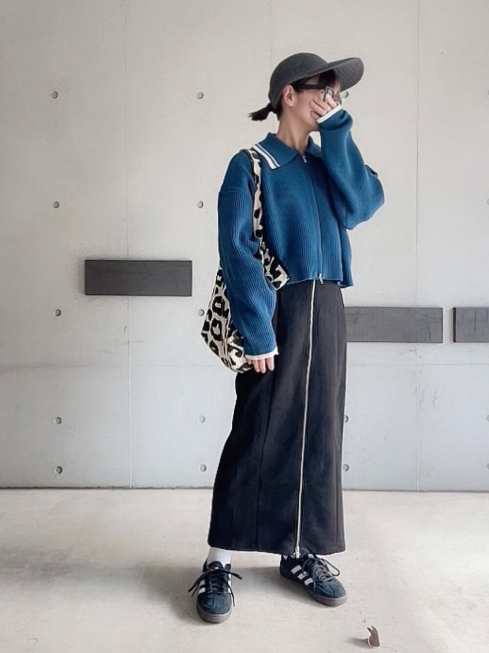 「tiptop、copine、冬コーデ、オトナカジュアル、大人カジュアル」｜「tiptopの【3色展開】ライン衿ジップブルゾン（ニット/セーター、ブルー系）」を使った、なな☺︎さん（レディース・155cm）の冬コーディネートの1枚目の写真
