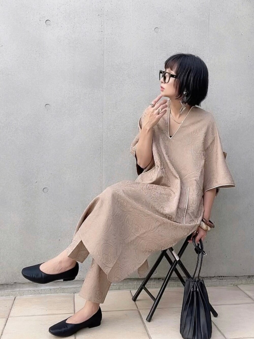 「VACANCY、あしながおじさん、足が痛くならない靴、シンプル、ペイズリー柄パンツ、ペイズリー柄ワンピ、セットアップ、フラットパンプス、秋服準備はじめました、メガネ女子」｜「VACANCYのペイズリー柄ワンピース（ワンピース、ブラウン系）」を使った、なな☺︎さん（レディース・155cm）の夏コーディネートの1枚目の写真
