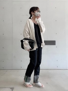「ノーカラーシャツ」｜「アイテム（アクセサリー）」を使った、なな☺︎さん（レディース・155cm）の春コーディネート