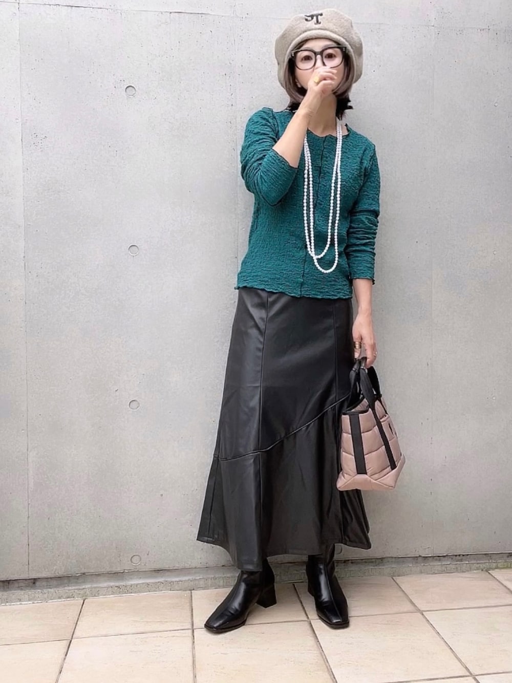「トートバッグ、ベレー帽、ショートブーツ、大人カジュアル、マーメイドスカート、green label relaxing、秋コーデ、USポロ、COTORICA.、EACH」｜「EACH.の【2021 AW 新作】EACH MELLOW STITCH HIGH NECK PO（トップス、グリーン系）」を使った、なな☺︎さん（レディース・155cm）の秋コーディネートの1枚目の写真