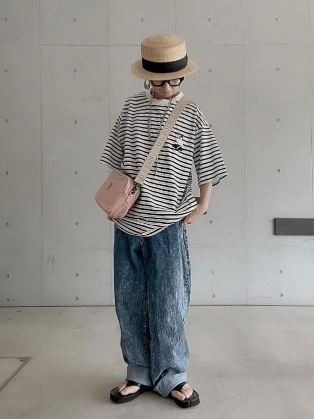「ラクチンコーデ、redcapgirl、ボーダーTシャツ、ケミカルウォッシュ、トングサンダル、足袋サンダル、forksy、メンズライク、カンカン帽、オトナカジュアル、大人カジュアル、シンプルコーデ、polcadot、USポロ」｜「Red Cap Girlの【a-r】〔Red Cap Girl/レッドキャップガール〕ヘビーウェイト天竺 ワンポイント刺繍 ボーダーTシャツ（Tシャツ/カットソー、ホワイト系）」を使った、なな☺︎さん（レディース・155cm）の春コーディネートの1枚目の写真