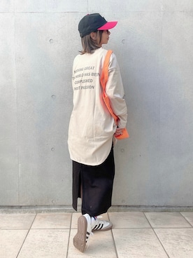 「バックロゴ」｜「アイテム（スニーカー）」を使った、なな☺︎さん（レディース・155cm）の春コーディネート