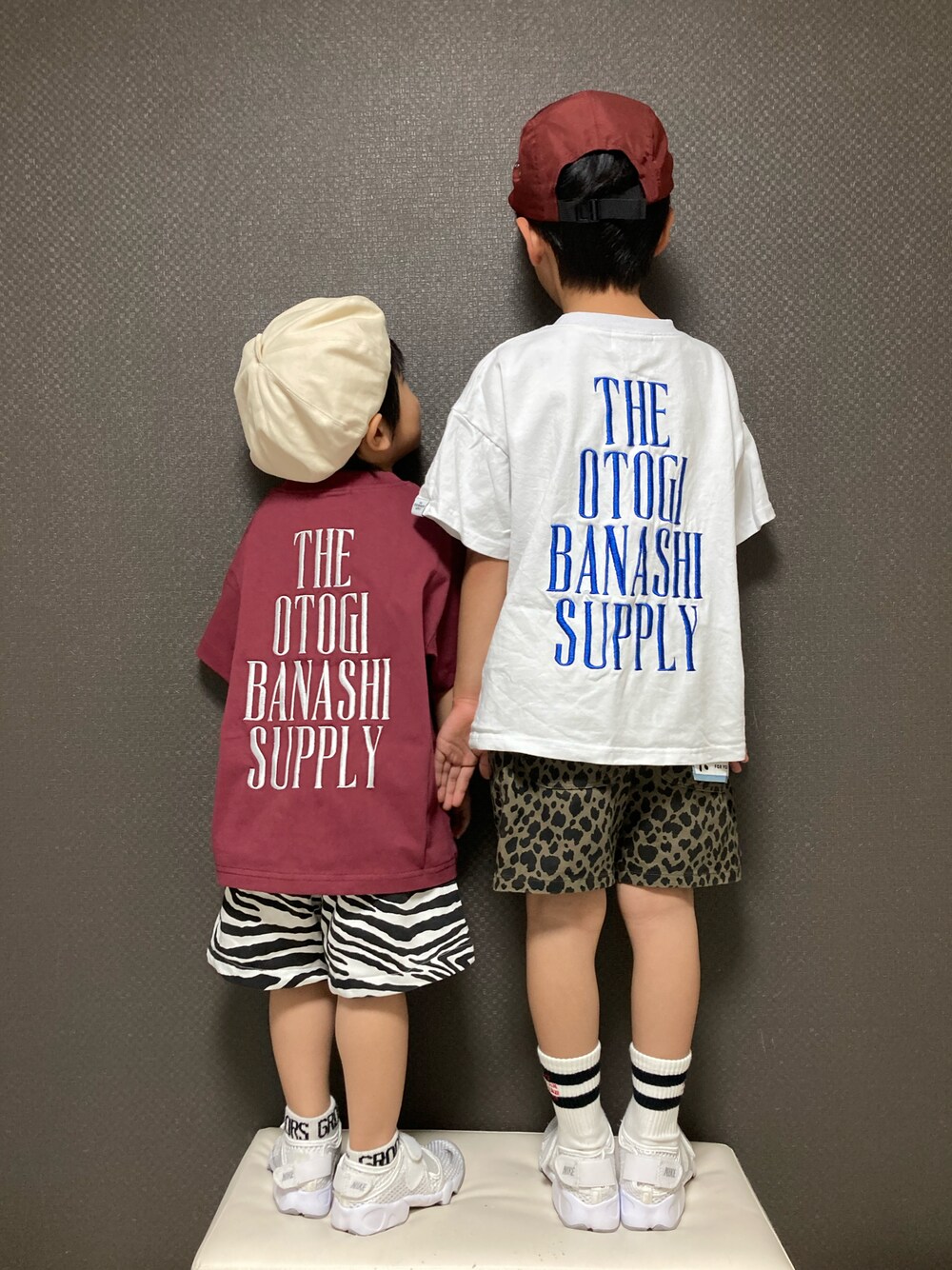 「お出かけコーデ日記、きょうだいコーデ、きょうだいリンク、ロゴT、ハーフパンツ、春夏コーデ、エアリフト、カジュアルコーデ、休日スタイル」｜「THE OTOGIBANASHI...SUPPLYのアイテム（キャップ、レッド系）」を使った、S♡K♡K♡さん（キッズ・90cm）の春コーディネートの1枚目の写真