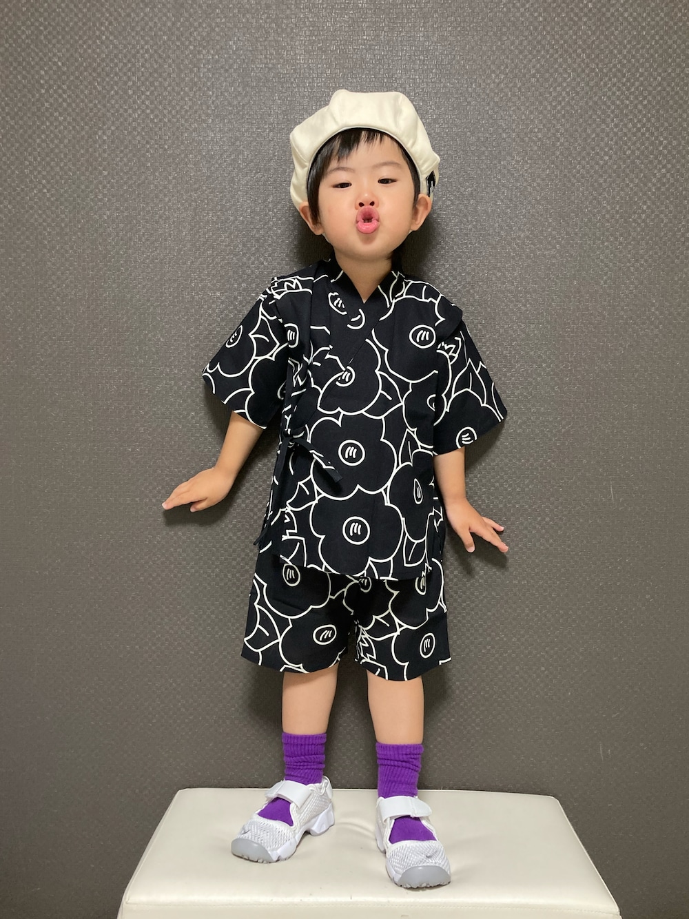 「お出かけコーデ日記、ベレー帽、甚平、エアリフト、カラーソックス、初夏コーデ、休日スタイル、夏コーデ、モノトーン、花柄」｜「THE  OTOGIBANASHI...SUPPLYのアイテム（ハンチング/ベレー帽、その他）」を使った、S♡K♡K♡さん（キッズ・90cm）の春コーディネートの1枚目の写真