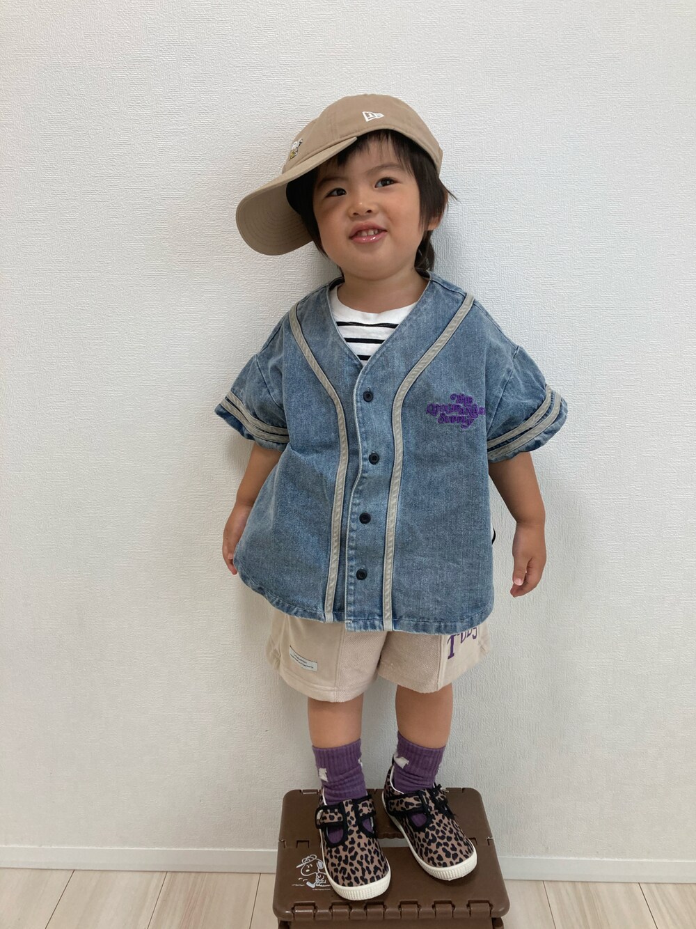 「おとこのこーで、キャップ、ボーダー、デニムシャツ、ベースボールシャツ、ハーフパンツ、カラーパンツ、レオパード、スリッポン、カジュアルコーデ、デニム」｜「NEW ERAの【別注】＜NEW ERA×PEANUTS＞EX  キャップ CAP（キャップ、ベージュ系）」を使った、S♡K♡K♡さん（キッズ・90cm）の夏コーディネートの1枚目の写真