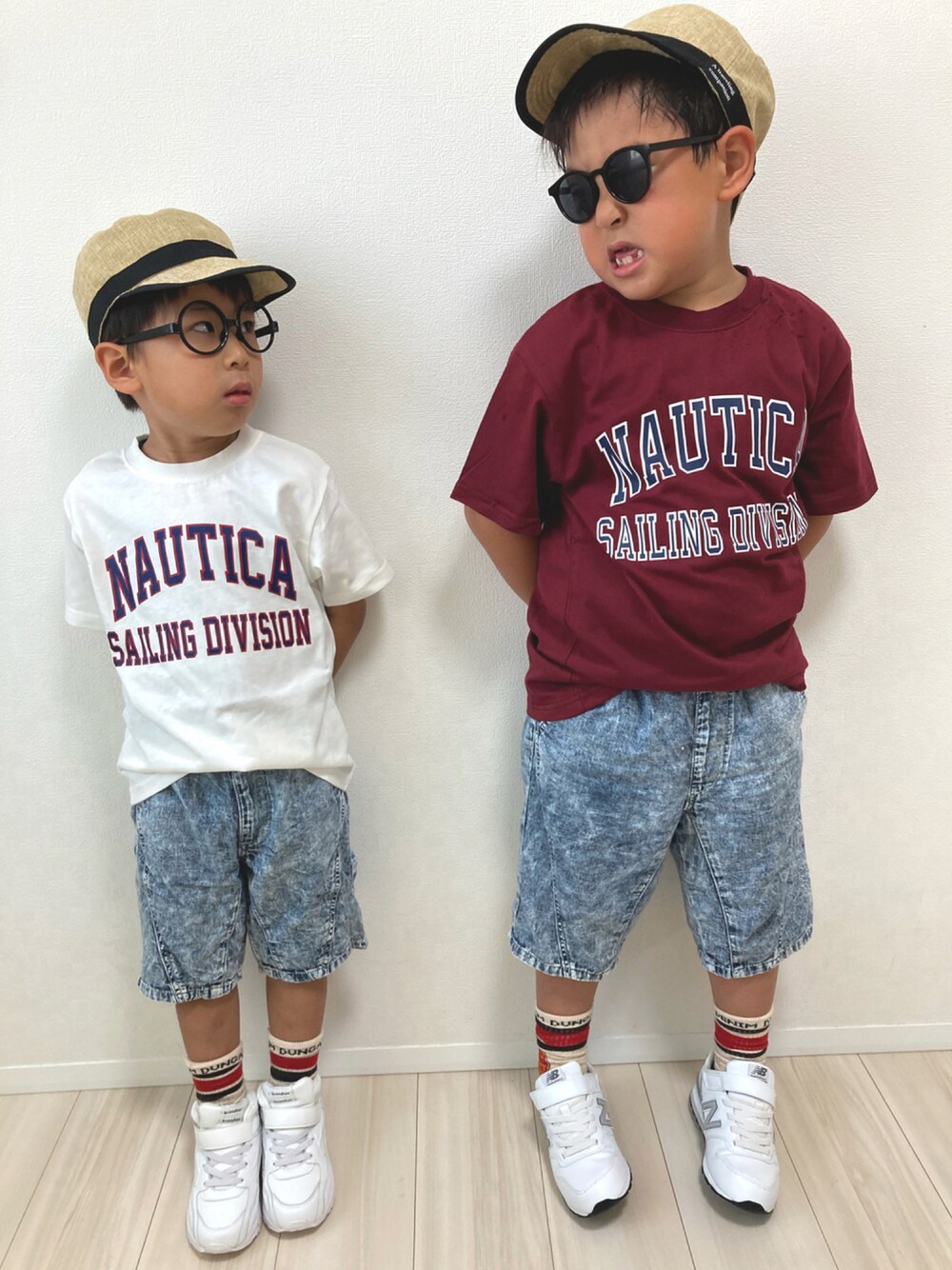 「おとこのこーで、きょうだいコーデ、リンクコーデ、デニムパンツ、ハーフパンツ、スニーカー、カジュアルコーデ、プリントT、Branshes」｜「NAUTICAの【NAUTICA/ノーティカ】カレッジロゴTシャツ（Tシャツ/カットソー、レッド系）」を使った、S♡K♡K♡さん（キッズ・110cm）の夏コーディネートの1枚目の写真