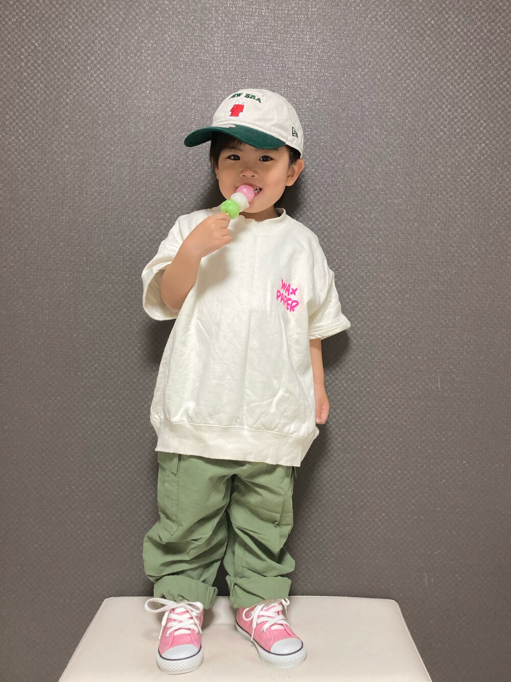 「キャップ、休日スタイル、カーゴパンツ、春服みてみて、ピンク、さくらもちコーデ、春コーデ、カジュアルコーデ、シンプルコーデ、スウェット、スニーカー、コンバース」｜「B:MING by BEAMSのNEW ERA × B:MING by BEAMS / 別注 Peanuts キャップ（キャップ、グリーン系）」を使った、S♡K♡K♡さん（キッズ・90cm）の春コーディネートの1枚目の写真