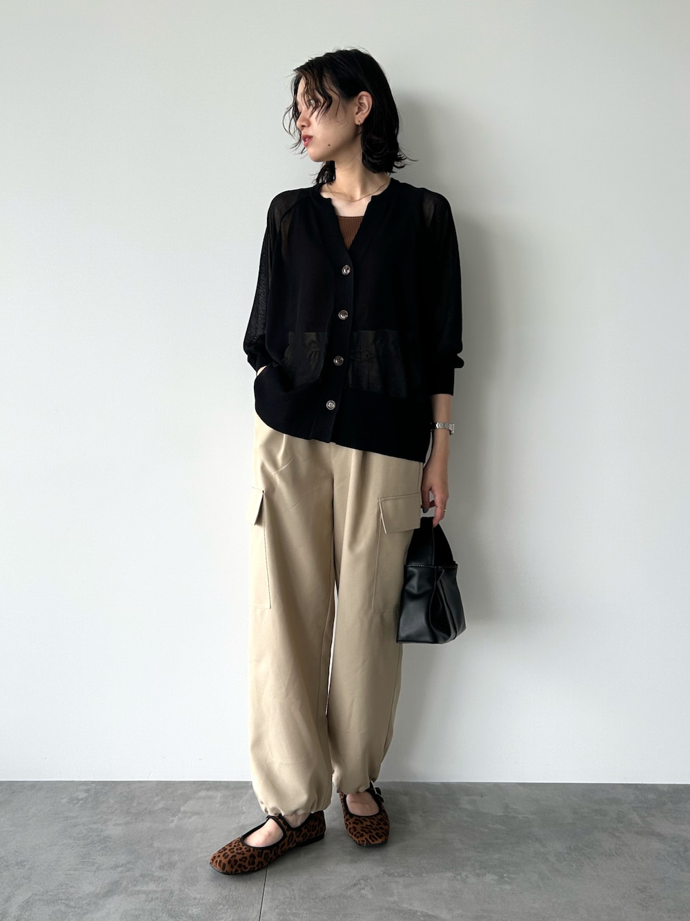 ドルチェアンドガッパーナ　ニットカーディガン＆タンクトップ　アンサンブル　黒白 ドルチェアンドガッパーナ ニットカーディガン＆タンクトップ