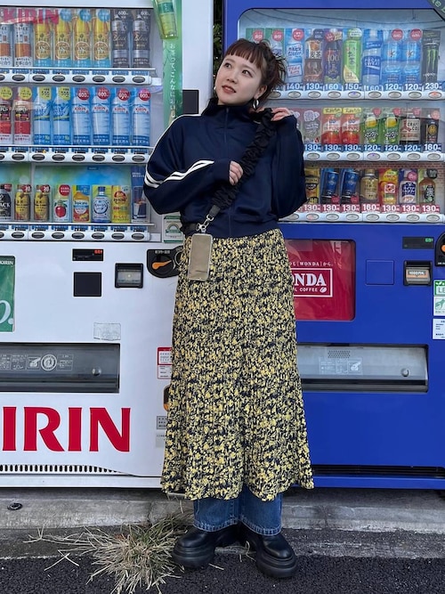 LOWRYS FARM 本部サトムラさんのデニムパンツを使った