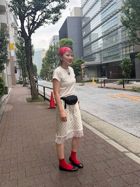 「アイテム（バンダナ/スカーフ、レッド系）」を使った、サトムラさん（レディース・164cm）の秋コーディネート