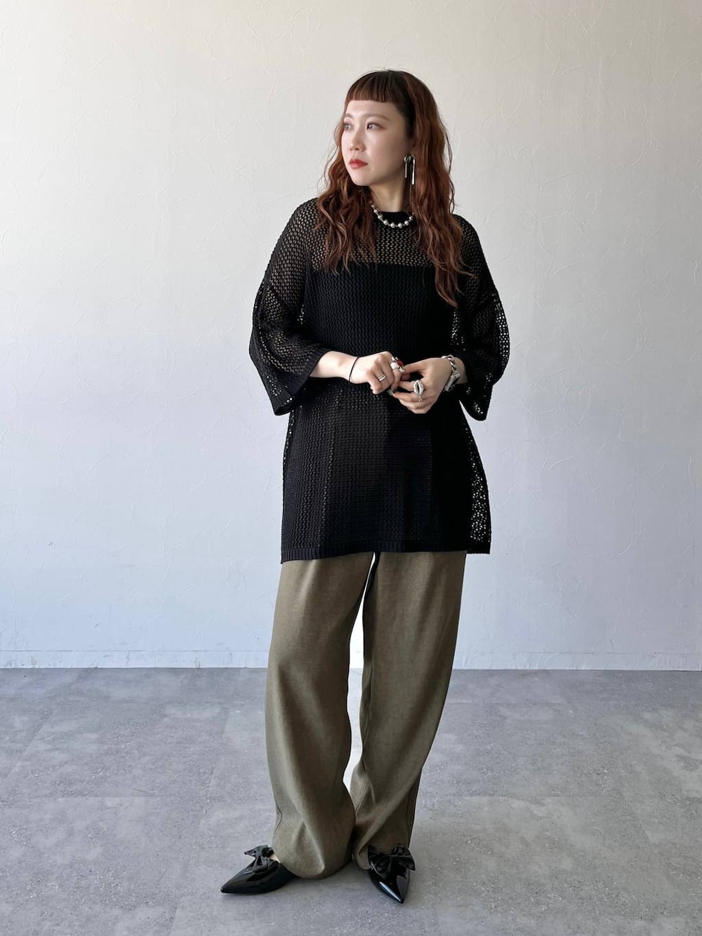 「着痩せ・細見え、若見え、個性派、着痩せ、カジュアル、LOWRYS FARM」｜「LOWRYS FARMのリボンツキ２ＷＡＹミュール　100500（パンプス、ブラック系）」を使った、サトムラさん（レディース・164cm）の春コーディネートの1枚目の写真