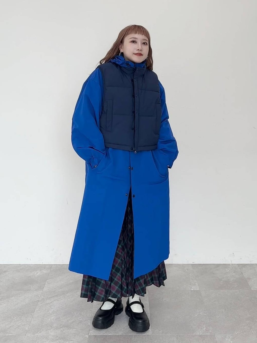 「着痩せ・細見え、若見え、個性派、着痩せ、カジュアル、LOWRYS FARM」｜「yuwのマルチＷＡＹロングマンパ　133816（ダウンジャケット/コート、ブルー系）」を使った、サトムラさん（レディース・164cm）の秋コーディネートの1枚目の写真