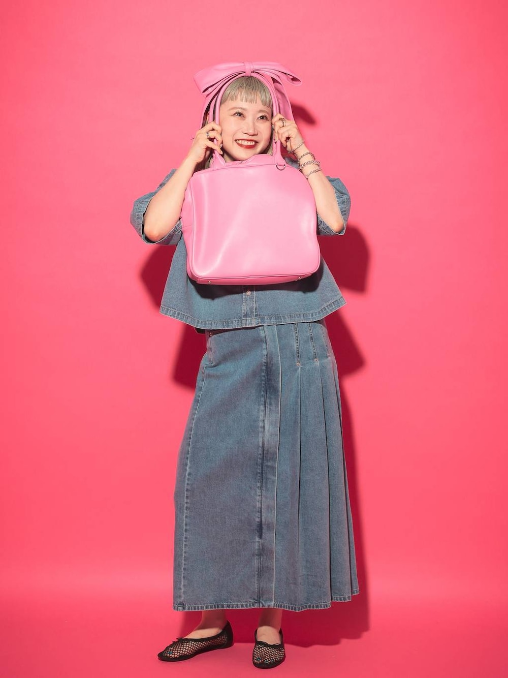 「LOWRYS FARM、着痩せ・細見え、若見え、個性派、着痩せ、カジュアル」｜「LOWRYS FARMのデニムプリーツスカート　 290116（スカート、ブルー系）」を使った、サトムラさん（レディース・164cm）の夏コーディネートの1枚目の写真