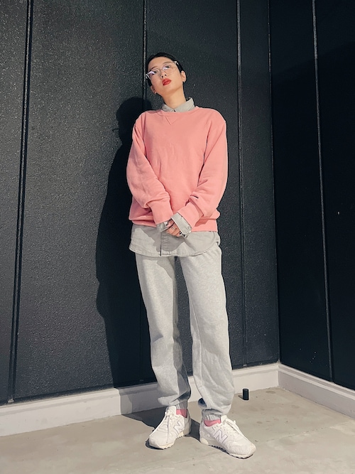 C6603 オーバースウェット×ニットパンツコーデ スウェットを使った「ニットパンツ」の人気ファッションコーディネート