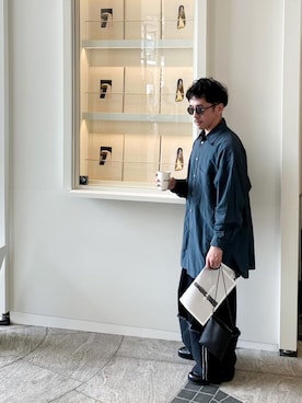 「JW Anderson（ジェイダブリューアンダーソン）のアイテム（シューズ）」を使った、　MATSU  MAKOTOさん（メンズ・160cm）の夏コーディネート