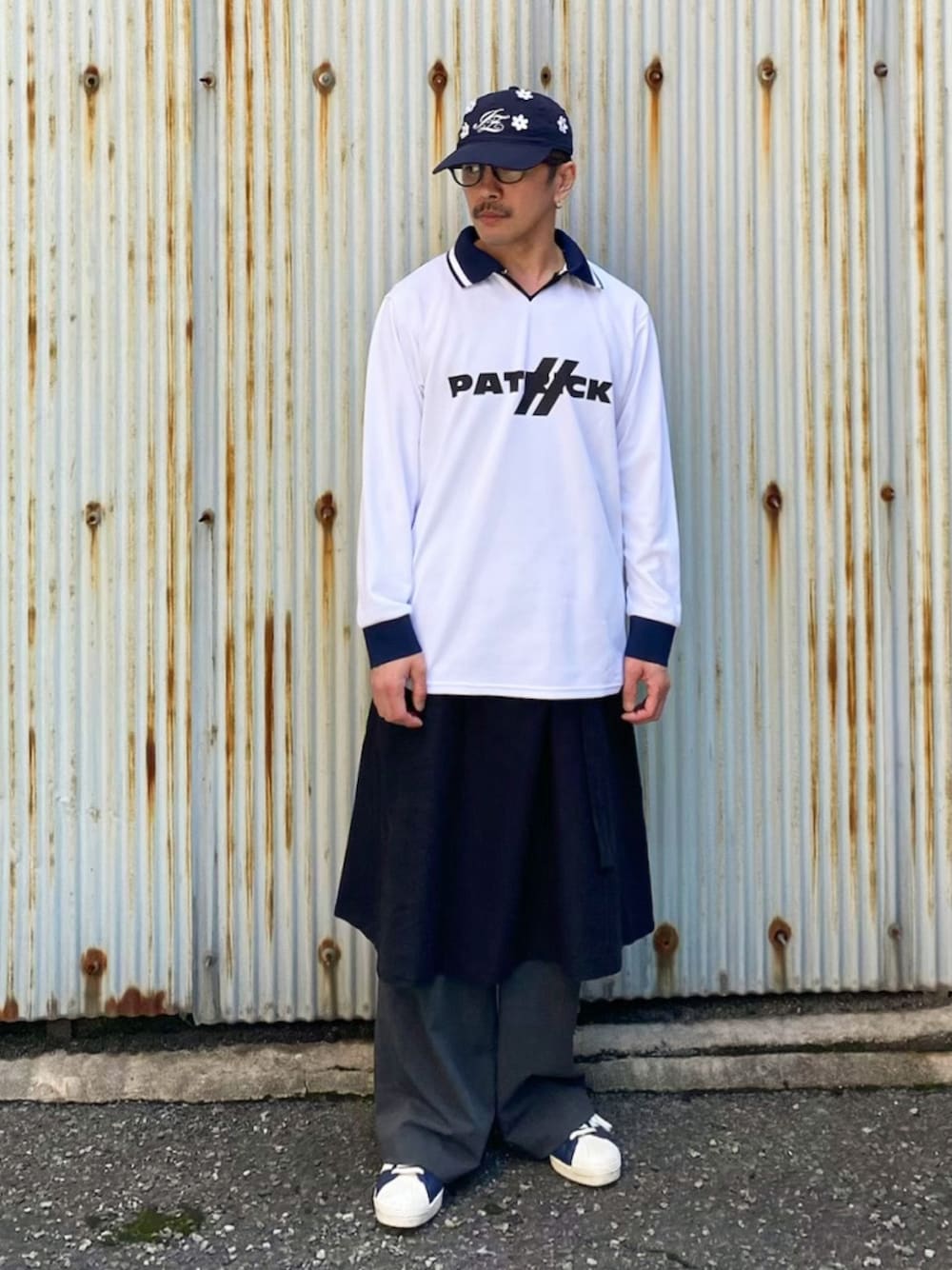 「きれいめカジュアル、プチプラ、夏だ！Tシャツ着よう！、さらっと晴れやかスナップ、モード、ゲームシャツ、ポロシャツ、レイヤードスタイル、キャップ、メガネ男子、スラックス、ワイドパンツ、ビッグシルエット、ロゴT、スニーカー」｜「instagram🏳️‍🌈のInstagram ▶︎ matsu_makoto_   インスタをメインにしています！フォローよろしくお願いします🤍（その他、その他）」を使った、　MATSU  MAKOTOさん（メンズ・160cm）の夏コーディネートの1枚目の写真