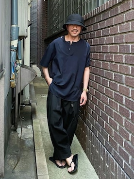 「NEAT（ニート）のアイテム（スラックス）」を使った、　MATSU  MAKOTOさん（メンズ・160cm）の夏コーディネート